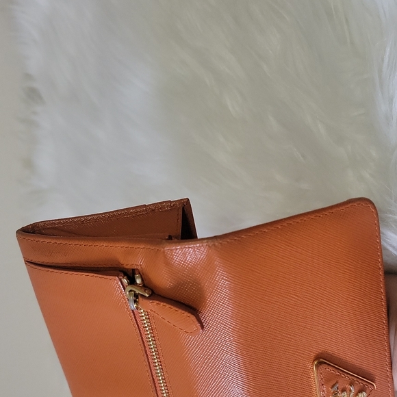 PRADA - Picture 5 of 16